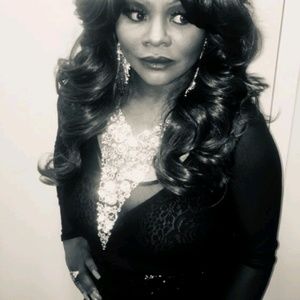 Meet your Posher, Thressia